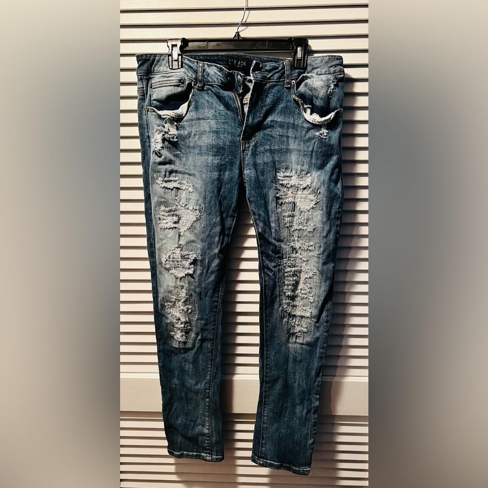 Rue 21 Destructive Jeans Size 34/30